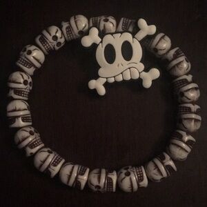 Skull Bracelet Wood Beads comes with Croc Skull Shoe Pin Button